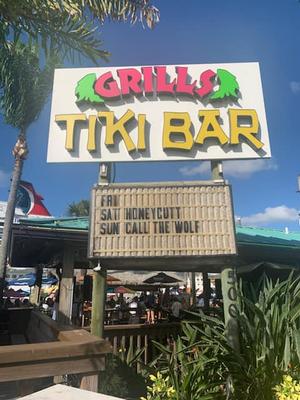 Grills Seafood Deck & Tiki Bar(Cape Can)